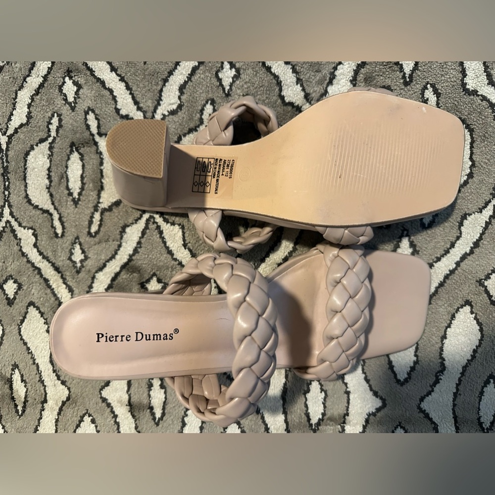 Cute, comfy dressy shoe. Nude in color to match everything.